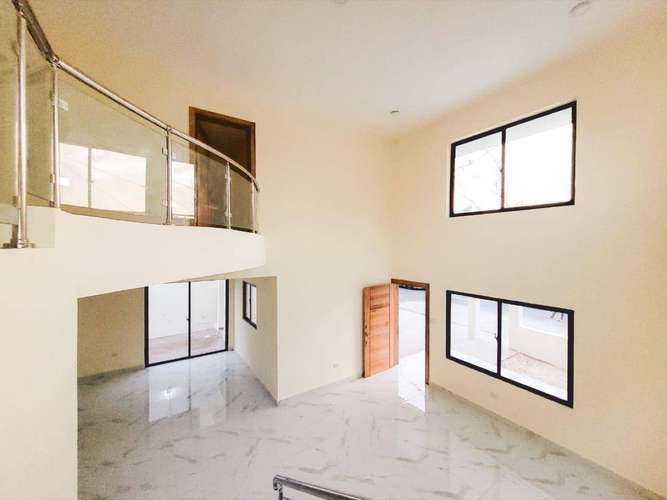Venta de casa con piscina y sala a doble altura en Prado Oriental, Autopista de San Isidro - Imagen 6