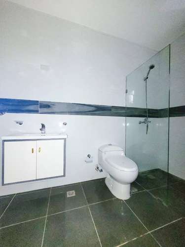 Venta de casa con piscina y sala a doble altura en Prado Oriental, Autopista de San Isidro - Imagen 4