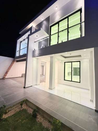 Venta de casa de lujo en Prado Oriental con piscina y 4 parqueos, Autopista de San Isidro - Imagen 2