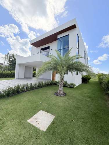 Venta de villa con piscina privada y vista al campo de golf en Playa Nueva Romana - Imagen 4