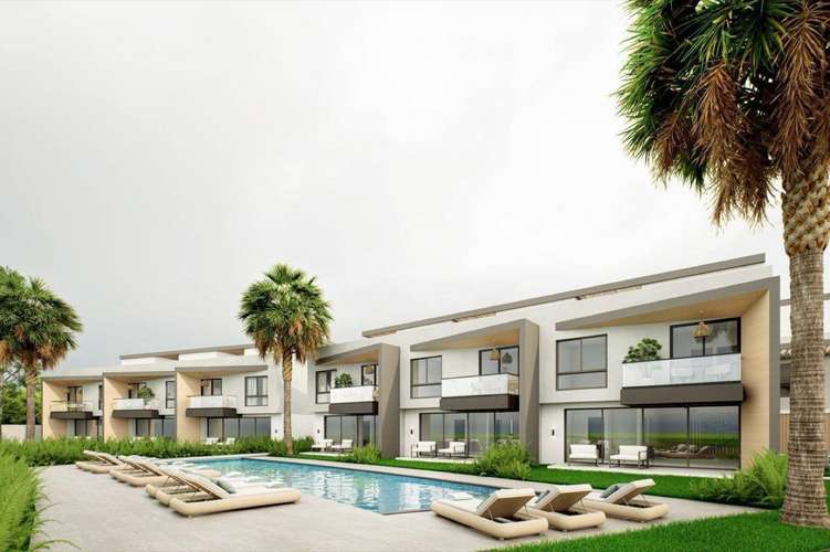 Venta de townhouse dúplex de lujo frente al campo de golf en Playa Nueva Romana
