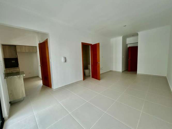 Elegante apartamento en renta de 2 habitaciones en Evaristo Morales - Imagen 4