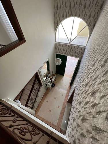 Casa de dos niveles en Cuesta Hermosa III