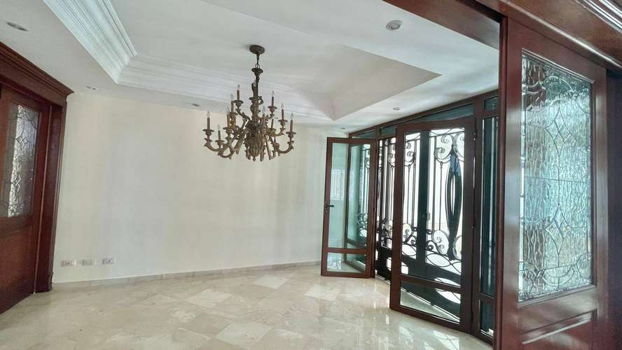CASA 1ER NIVEL EN ALQUILER COMERCIAL EN LOS CACICAZGOS