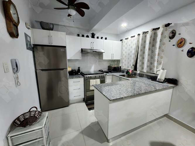 Apartamento amueblado en Urbanziacion Real, 4to piso, 1 habitacion, 1.5 baños, 1 parqueo