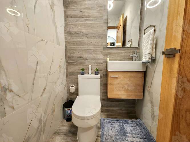 Apartamento amueblado en Urbanziacion Real, 4to piso, 1 habitacion, 1.5 baños, 1 parqueo