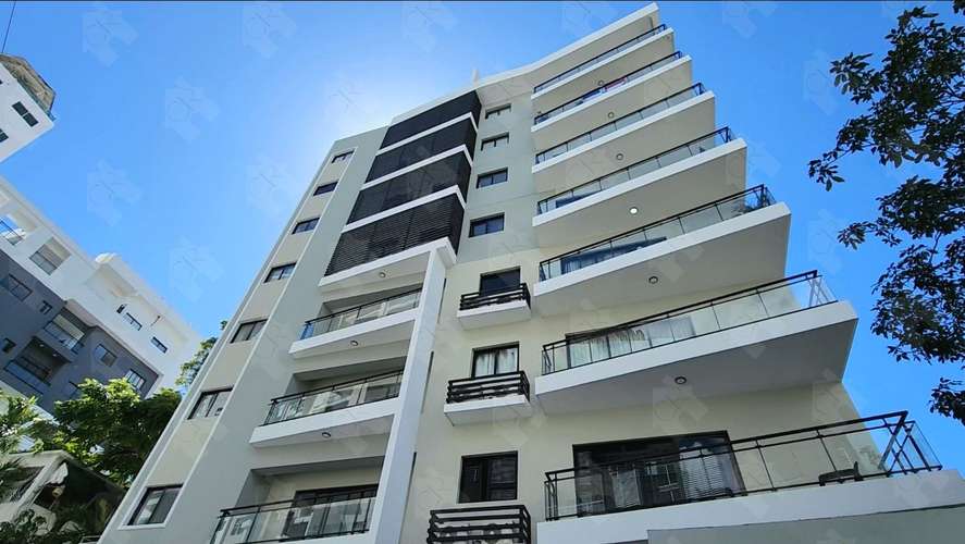 Apartamento amueblado en Urbanziacion Real, 4to piso, 1 habitacion, 1.5 baños, 1 parqueo
