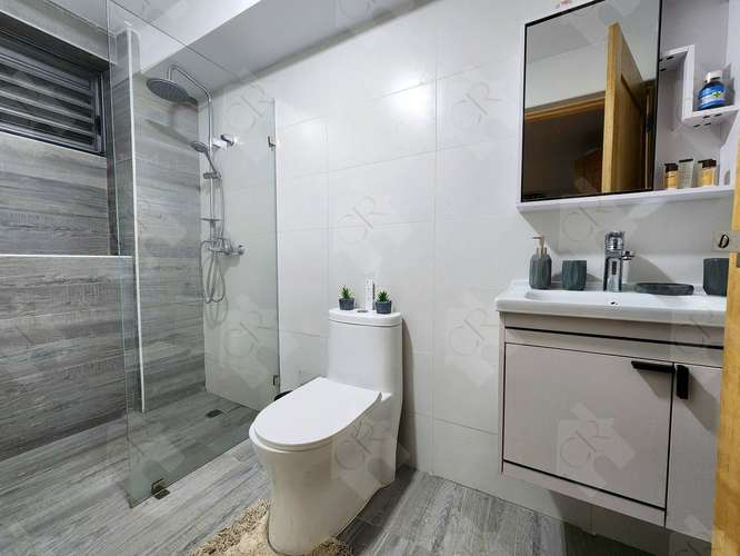 Apartamento amueblado en Urbanziacion Real, 4to piso, 1 habitacion, 1.5 baños, 1 parqueo