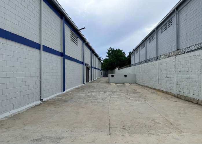 Nave Industrial en Alquiler en Las Américas - Imagen 4