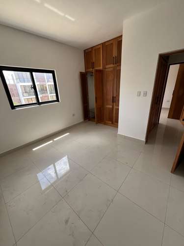 Rento amplio apartamento frente al mar - Imagen 9