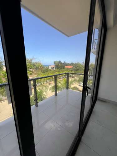 Rento amplio apartamento frente al mar
