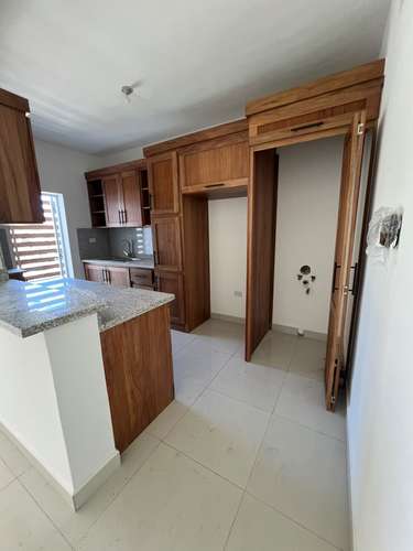 Rento amplio apartamento frente al mar - Imagen 6
