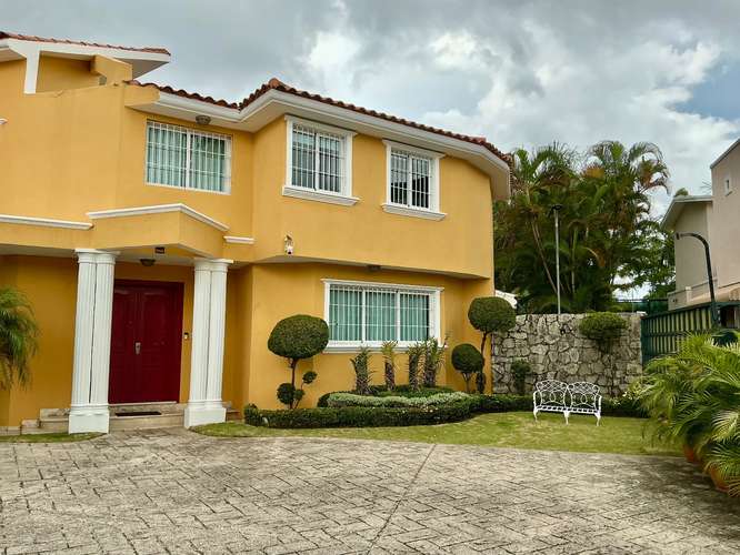  RESIDENCIA EXCLUSIVA EN VENTA | US$775,000 -  Las Praderas - Santo Domingo, Distrito Nacional