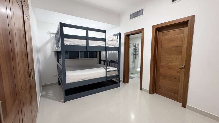 Alquiler Amplio apartamento de Tres (3) Habitaciones  en La Esperilla. Torre Familiar  - Imagen 11