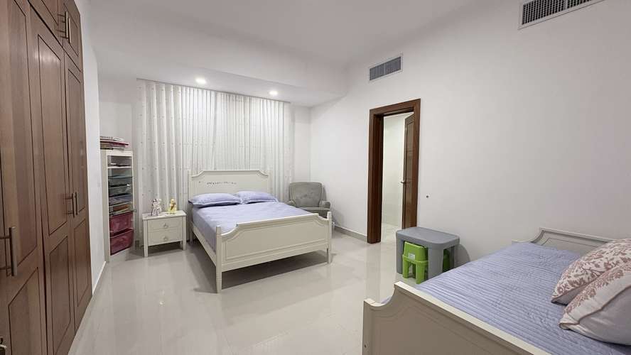 Alquiler Amplio apartamento de Tres (3) Habitaciones  en La Esperilla. Torre Familiar  - Imagen 9