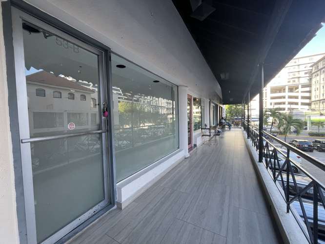 Local Comercial Alquiler Piantini de 32m2 – Segundo Nivel