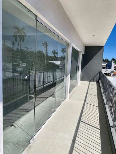 Local comercial en alquiler en el centro de Las Terrenas – Plaza Center, frente a Banco Popular | Listo para operar