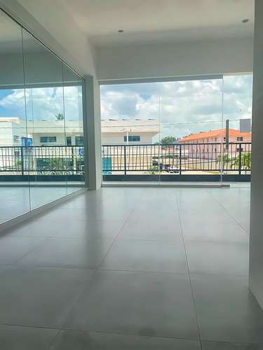 Local comercial en alquiler en el centro de Las Terrenas – Plaza Center, frente a Banco Popular | Listo para operar