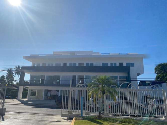 Local comercial en alquiler en el centro de Las Terrenas – Plaza Center, frente a Banco Popular | Listo para operar