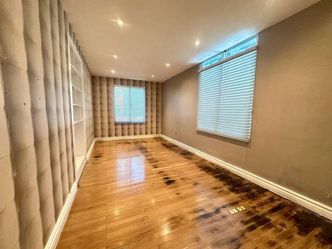 Local Comercial en Alquiler | 250 m² | 9 Oficinas, 7 Parqueos y Planta Eléctrica
