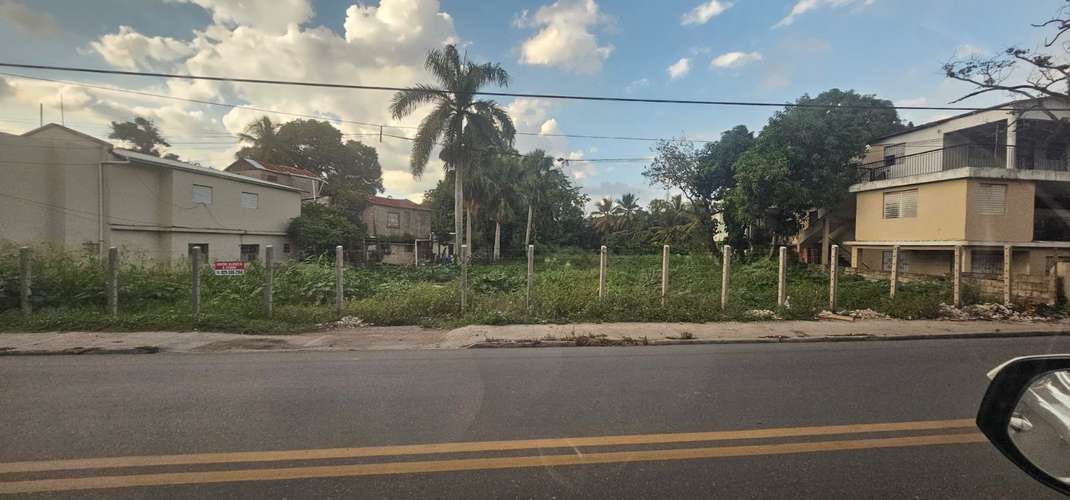  TERRENO EN VENTA | CARRETERA LUPERÓN, SANTIAGO   Ubicación privilegiada en Santiago de los Caballeros.   2,237 m