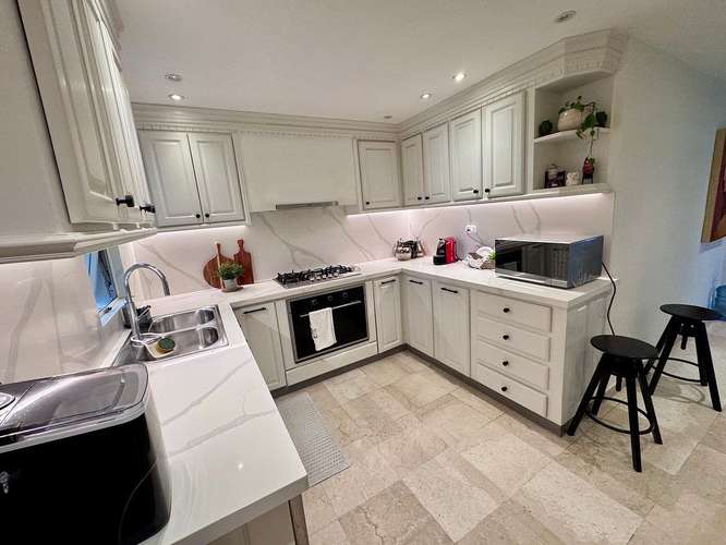 Apartamento amueblado en alquiler en la Av. Anacaona con vista al mar - Imagen 7