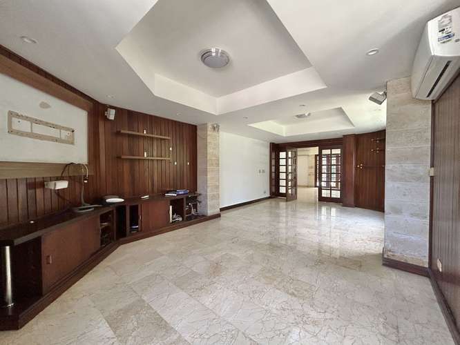 Casa en Santo Domingo – 4 habitaciones en Bella Vista con piscina  
