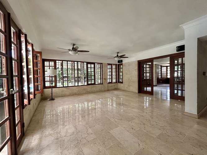 Casa en Santo Domingo – 4 habitaciones en Bella Vista con piscina  