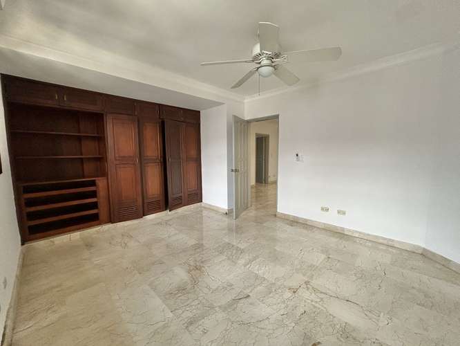 Casa en Santo Domingo – 4 habitaciones en Bella Vista con piscina  
