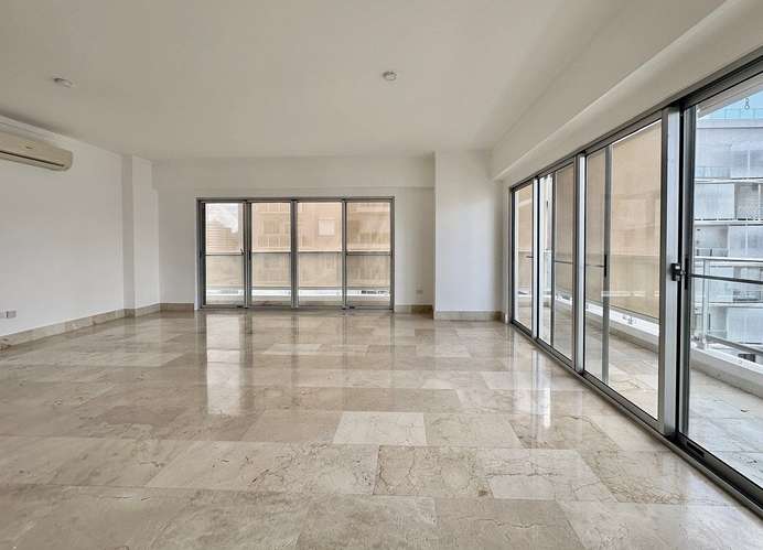 Moderno apartamento en alquiler en Piantini | Piso alto