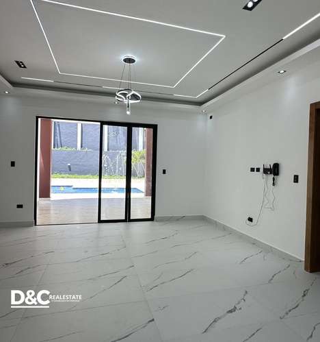 Casa en venta en residencial cerrado con vista al mar, 6 habitaciones, piscina. Titulo Deslindado.