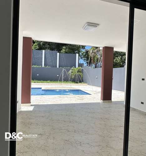 Casa en venta en residencial cerrado con vista al mar, 6 habitaciones, piscina. Titulo Deslindado.