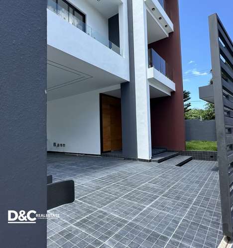 Casa en venta en residencial cerrado con vista al mar, 6 habitaciones, piscina. Titulo Deslindado.