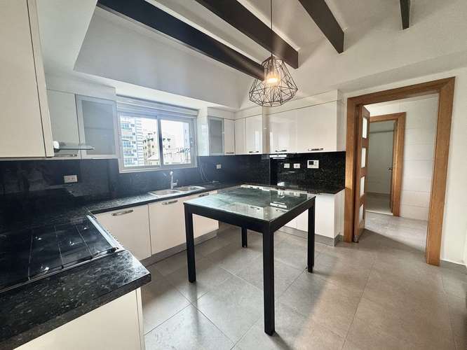 ESPACIOSO APARTAMENTO EN ALQUILER EN TORRE DE LUJO EN PIANTINI - Imagen 3