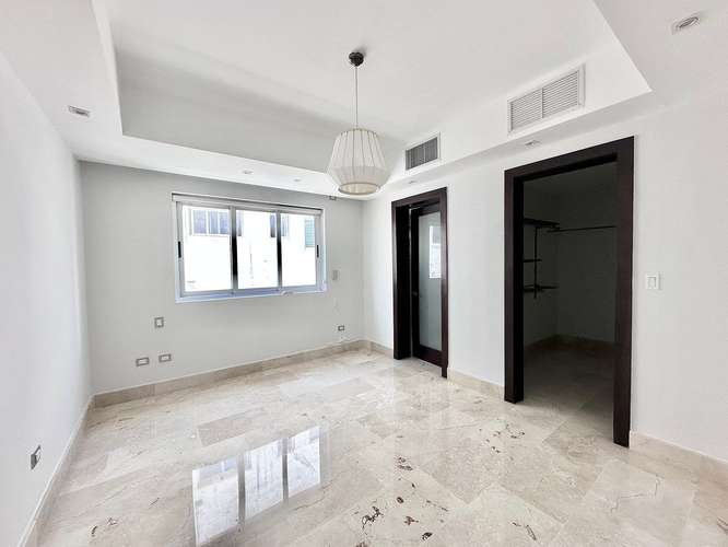 ESPECTACULAR PENTHOUSE DE 3 NIVELES CON INCREÍBLES VISTAS PARA ALQUILER