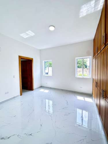 CASA EN VENTA CON PISCINA EN ZONA RESIDENCIAL - Imagen 2