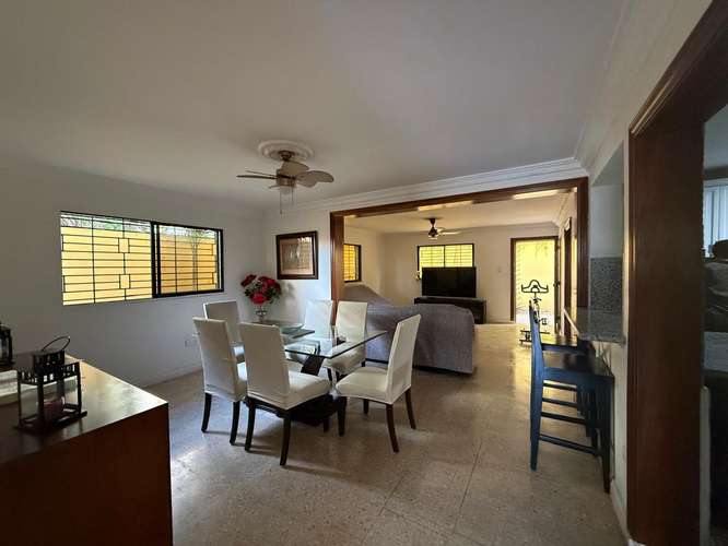 Casa de 2 Niveles en Venta La Castellana  250.22 M2 de Solar y 202.71 M2 de Construcción:  Primer Nivel: Marquesina, Jar - Imagen 15