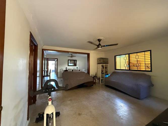 Casa de 2 Niveles en Venta La Castellana  250.22 M2 de Solar y 202.71 M2 de Construcción:  Primer Nivel: Marquesina, Jar - Imagen 9