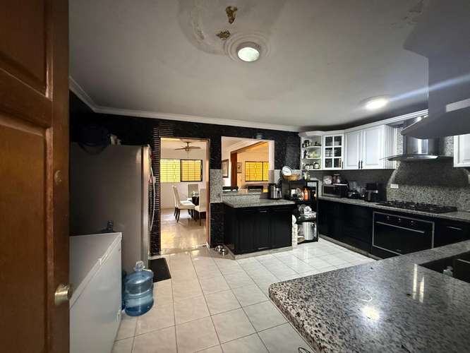 Casa de 2 Niveles en Venta La Castellana  250.22 M2 de Solar y 202.71 M2 de Construcción:  Primer Nivel: Marquesina, Jar - Imagen 16