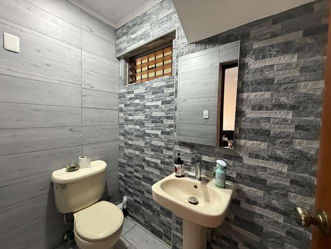 Casa de 2 Niveles en Venta La Castellana  250.22 M2 de Solar y 202.71 M2 de Construcción:  Primer Nivel: Marquesina, Jar - Imagen 19