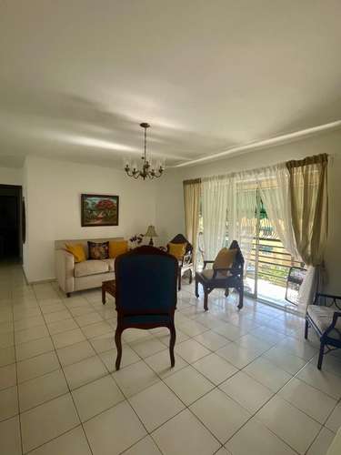 En venta apartamento en Las Acacias