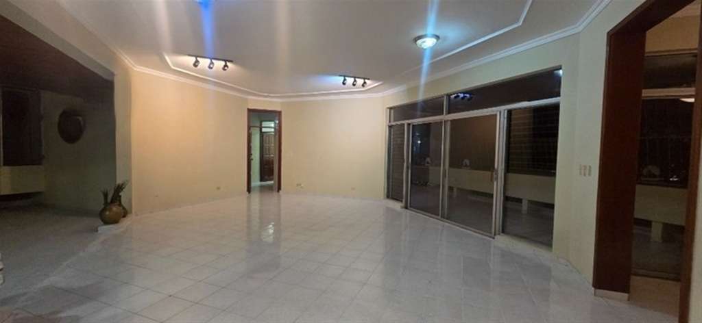Excelente Apartamento, 3 Habitaciones, Bella Vista, Res. Jardines del Embajador - Imagen 5