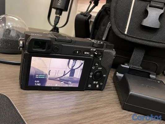 Sony A6400 4K + lente 16-50mm + bolso y cargador