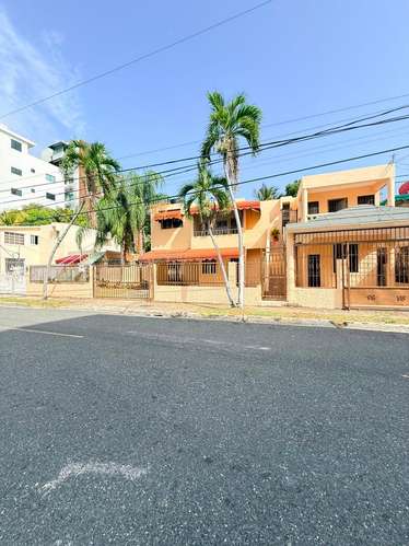 A la venta Casa amplia en Tropical