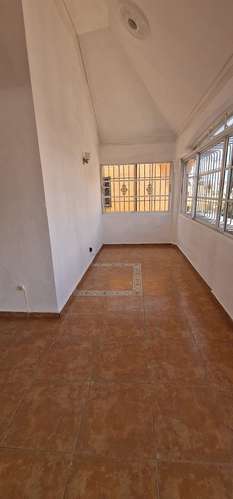 Amplia casa en zona residencial Tranquila - Imagen 2