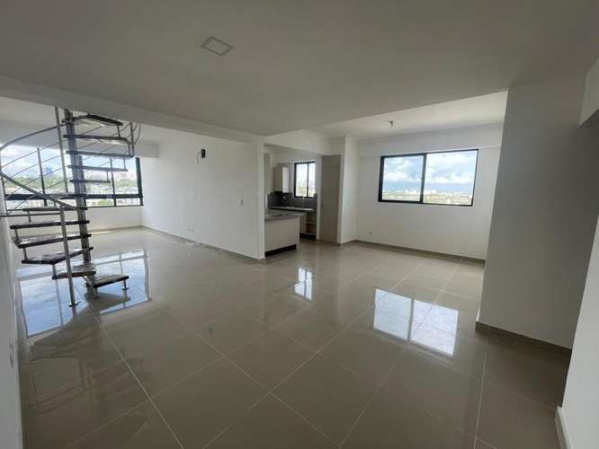 A estrenar Penthouse en Urb. Tropical