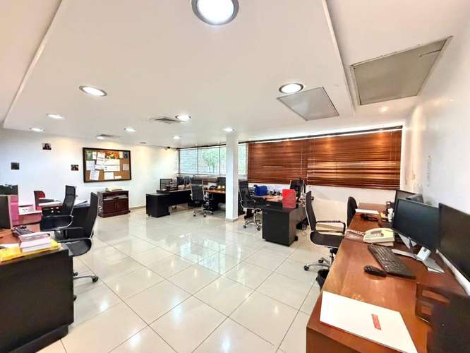 Edificio corporativo / local comercial en venta en El Vergel 