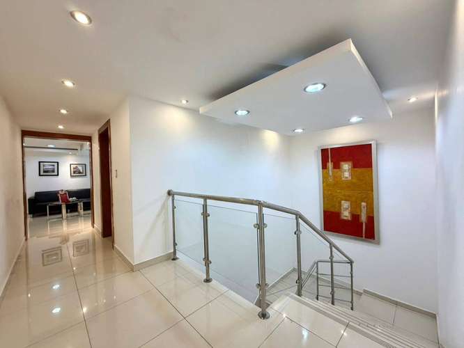 Edificio corporativo / local comercial en venta en El Vergel 