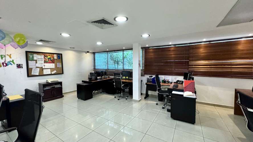 Edificio corporativo / local comercial en venta en El Vergel 