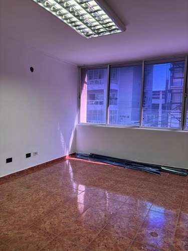 Oficina en piantini con 150 metros
